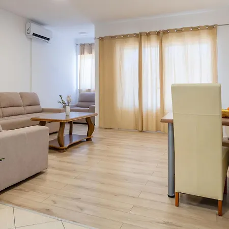 Nocturno Apartament Neum